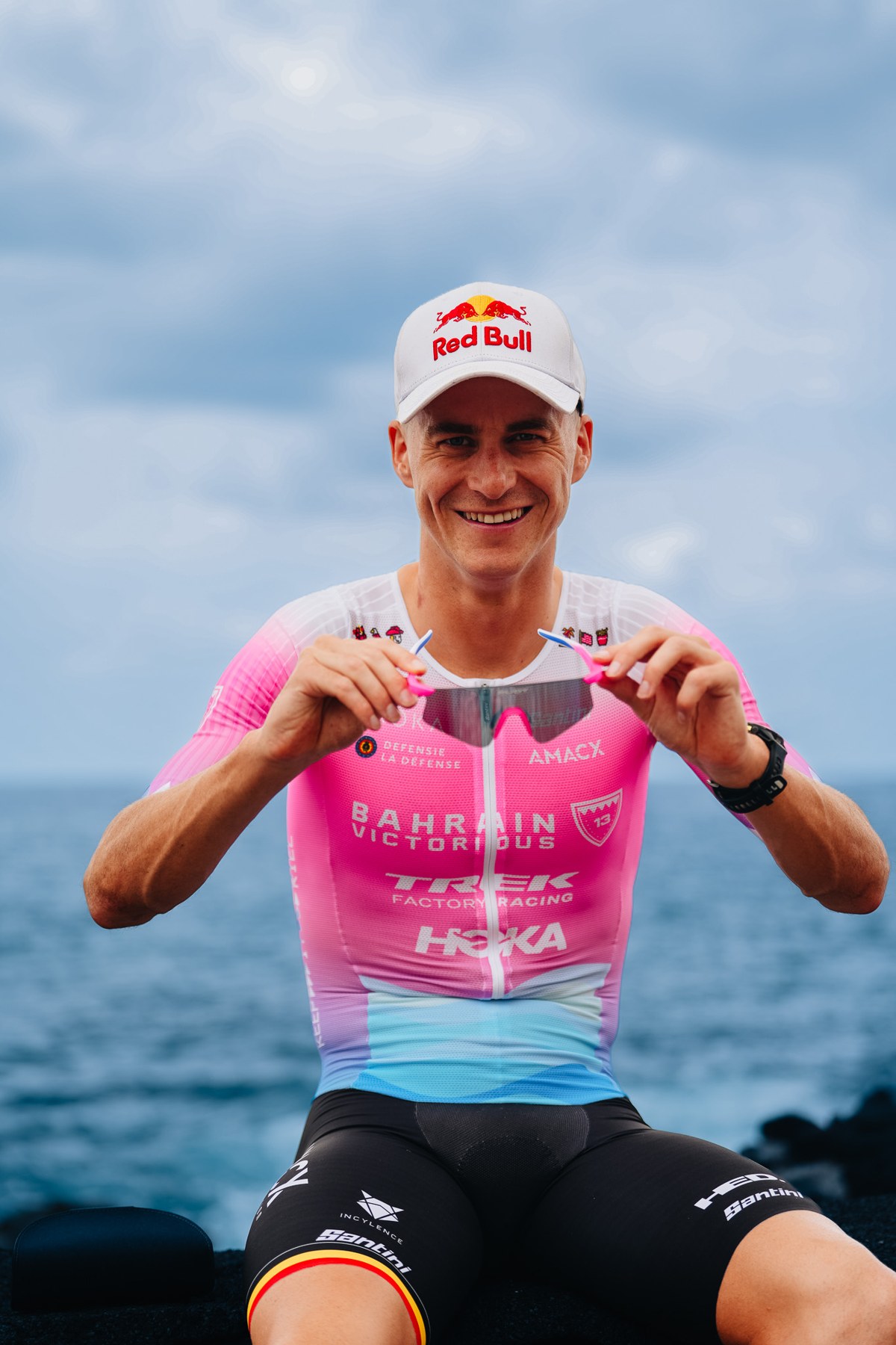 Marten Van Riel 在 Kona 海邊微笑
